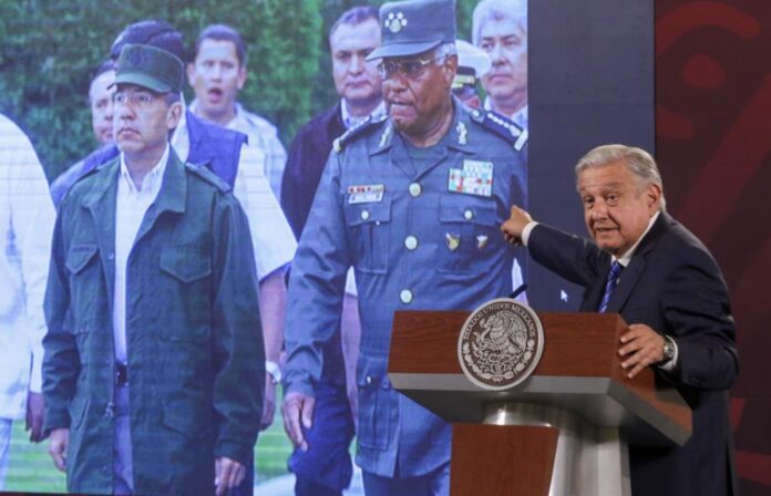 López Obrador habla sobre el expresidente Felipe Calderón durante una conferencia de prensa, este lunes. MOISÉS PABLO NAVA (CUARTOSCURO)