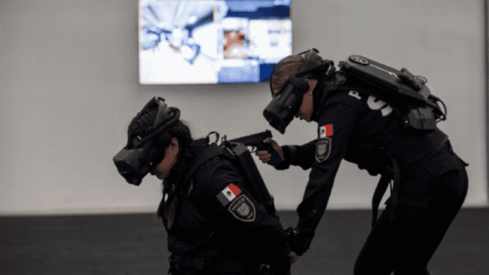La policía de CDMX ahora realiza entrenamiento virtual con inteligencia artificial.