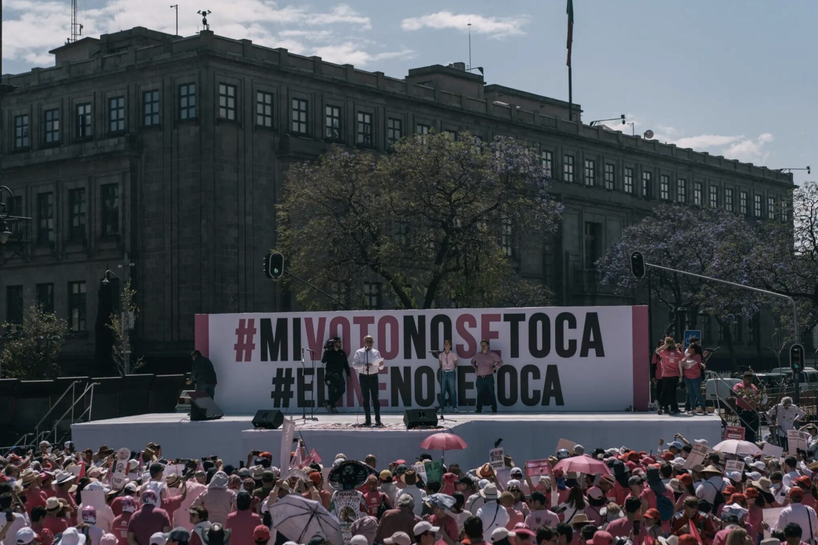 La Oposición Llena El Zócalo Para Protestar Contra La Reforma Electoral De López Obrador 1917