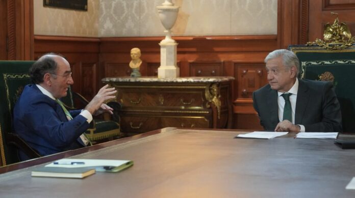 El presidente mexicano, Andrés Manuel López Obrador, reunido con Ignacio Sánchez Galán, presidente de Iberdrola. PRESIDENCIA DE MÉXICO