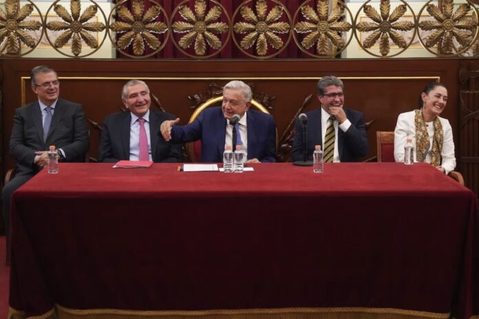 Andrés Manuel López Obrador (al centro), junto a los aspirantes presidenciales: Marcelo Ebrard, Adán Augusto López, Ricardo Monreal y Claudia Sheinbaum. @LOPEZOBRADOR_ (RR SS)