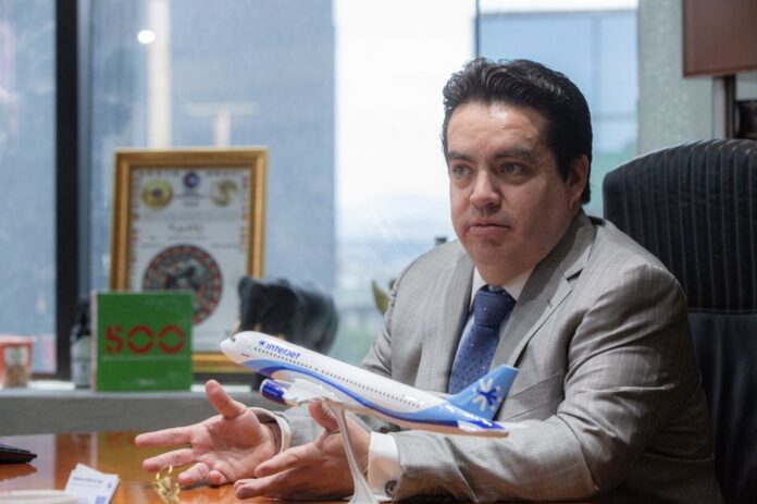 El presidente ejecutivo de Interjet, Carlos del Valle, en sus oficinas de Ciudad de México este jueves. NADYA MURILLO
