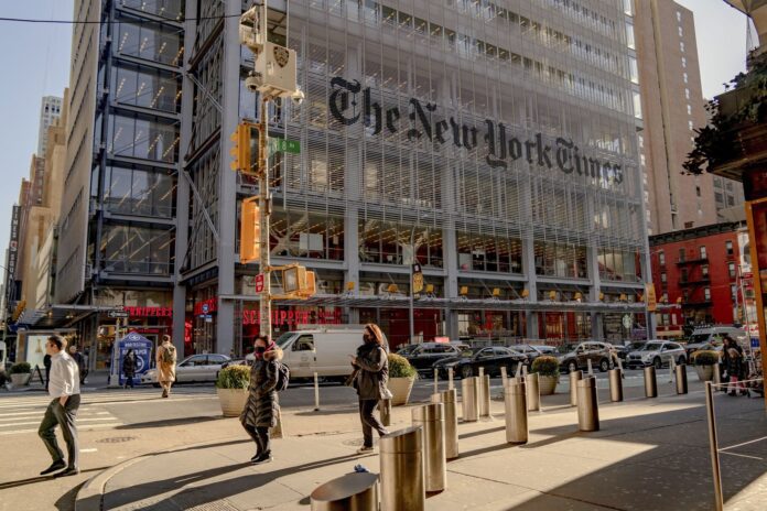 El edificio de 'The New York Times', en Manhattan, el 21 de diciembre de 2022. AMIR HAMJA /(NEW YORK TIMES / CONTACTOPHOTO)