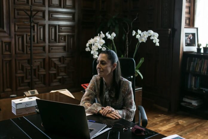 Claudia Sheinbaum en las oficinas de Jefatura de Gobierno, en el Centro Histórico de Ciudad de México I Meghan Dhaliwal