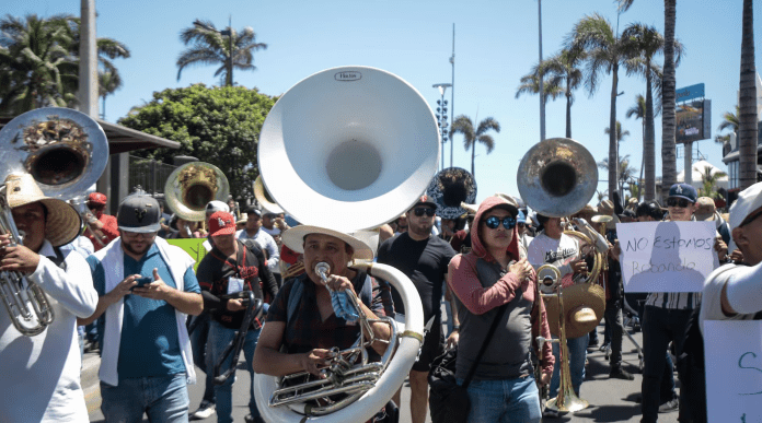 Miembros de las bandas de música se manifiestan en Mazatlán, el 27 de marzo - DANIA ROBLES